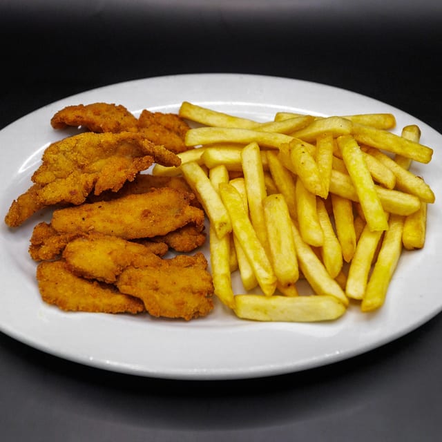 Kids 8pc Chicken Fingers (Serve With Fries).
